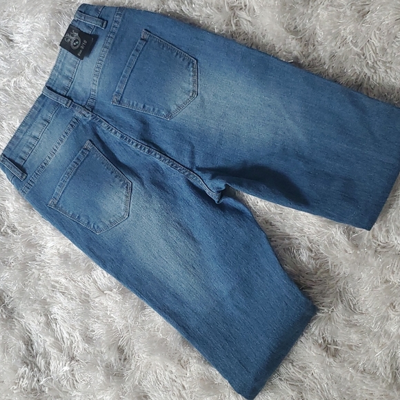 BNWT Distressed Jeans - Picture 5 of 8